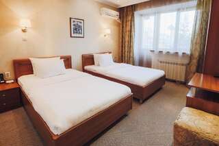 Гостиница Улан-Удэ Парк Отель Улан-Удэ Стандартный двухместный номер с 2 отдельными кроватями-1